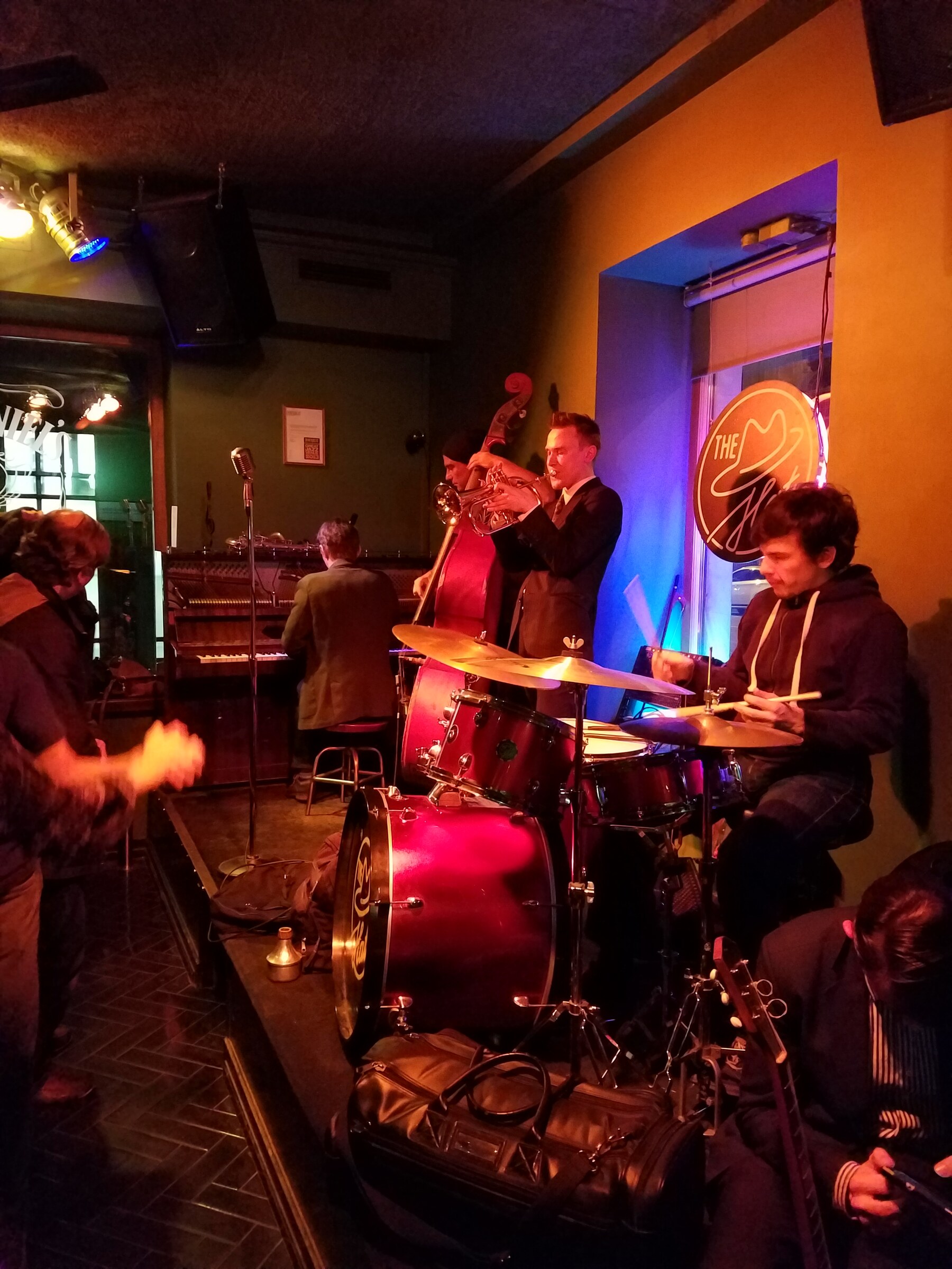 Live jazz club performance · October 10, 2016